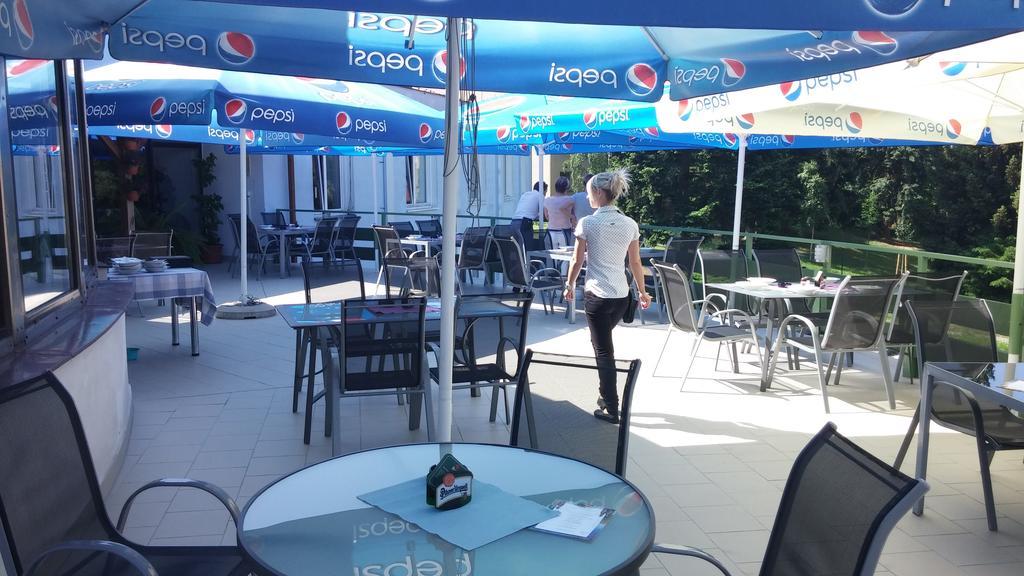 Hotel Rozvoj Klatovy Εξωτερικό φωτογραφία