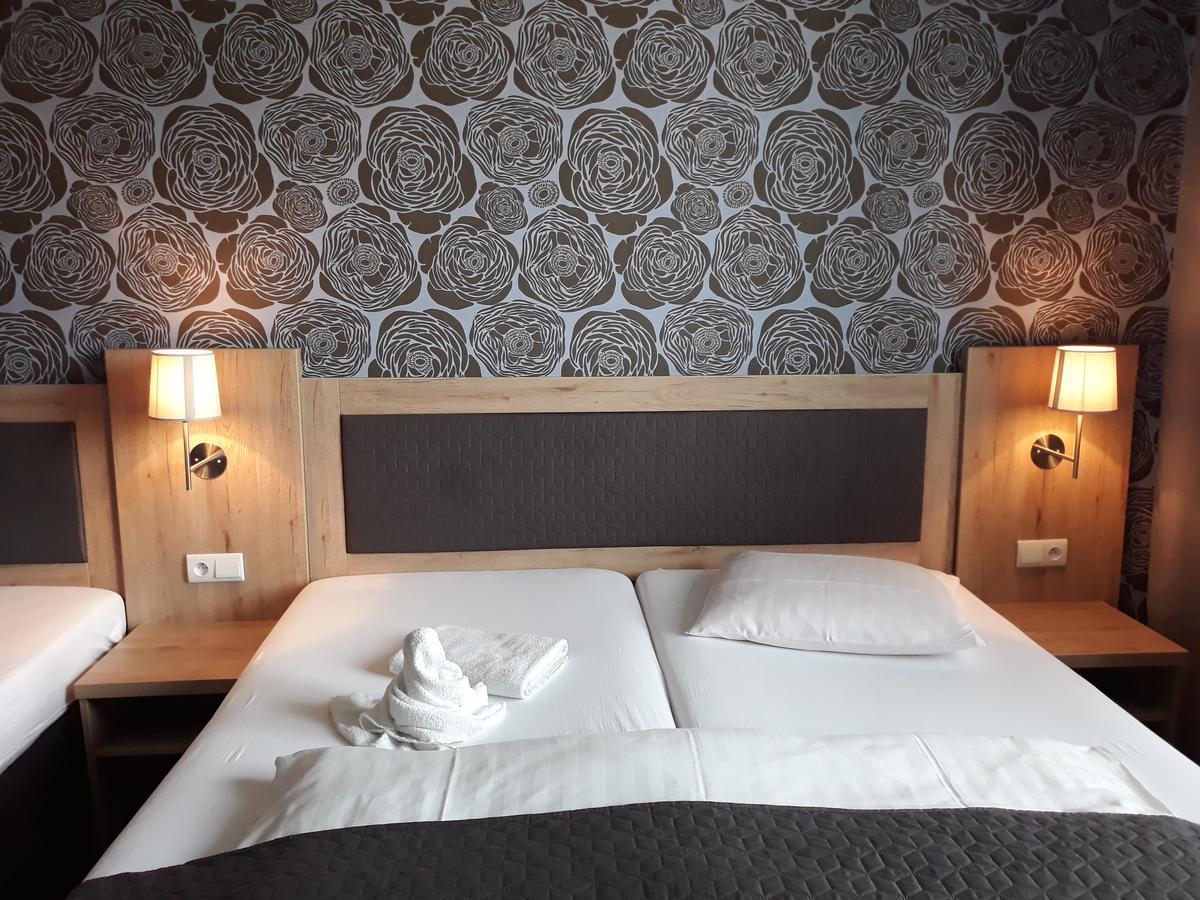 Hotel Rozvoj Klatovy Εξωτερικό φωτογραφία